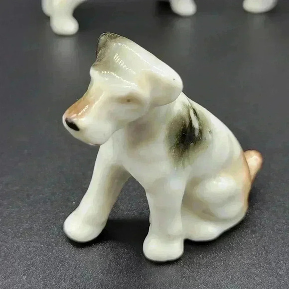 Vintage Group of 4 Dogs Japanese Porcelain Figurine Dog Collection - Picture 3 of 8